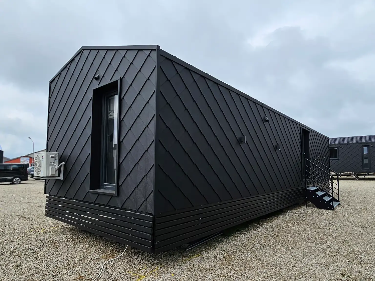 A-JB-Homes-Black-Stone-XL-Neohome-Aussen-20240418_111814-edited-cropped.webp